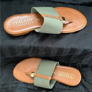 Italian Shoemakers Asher thing slip on sandal size 7 US.